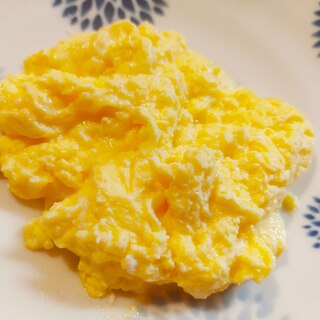 朝からリッチに☆チーズとバターのスクランブルエッグ